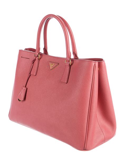 prada saffiano &|prada saffiano tote price.